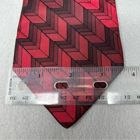 Arrow Men's 100% Silk Neck Tie Red And Black Geometric Tie, 3.75 x 58 - Picture 3 of 6